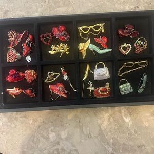 27 beautiful brooches for sale as a group.